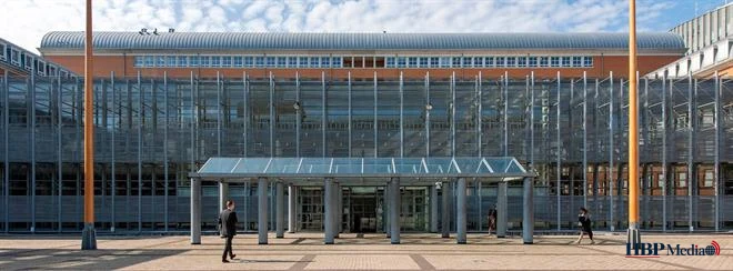 Rechtbankgebouw bij artikel over veroordeling voor bedreiging, opruiing en haatzaaien via sociale media.
