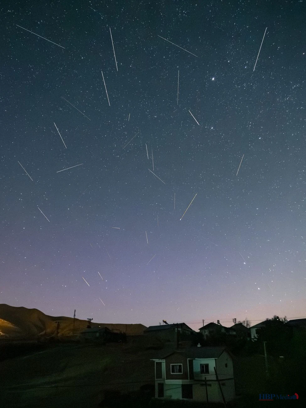 llende sterren van de Perseïden tijdens een heldere augustusnacht