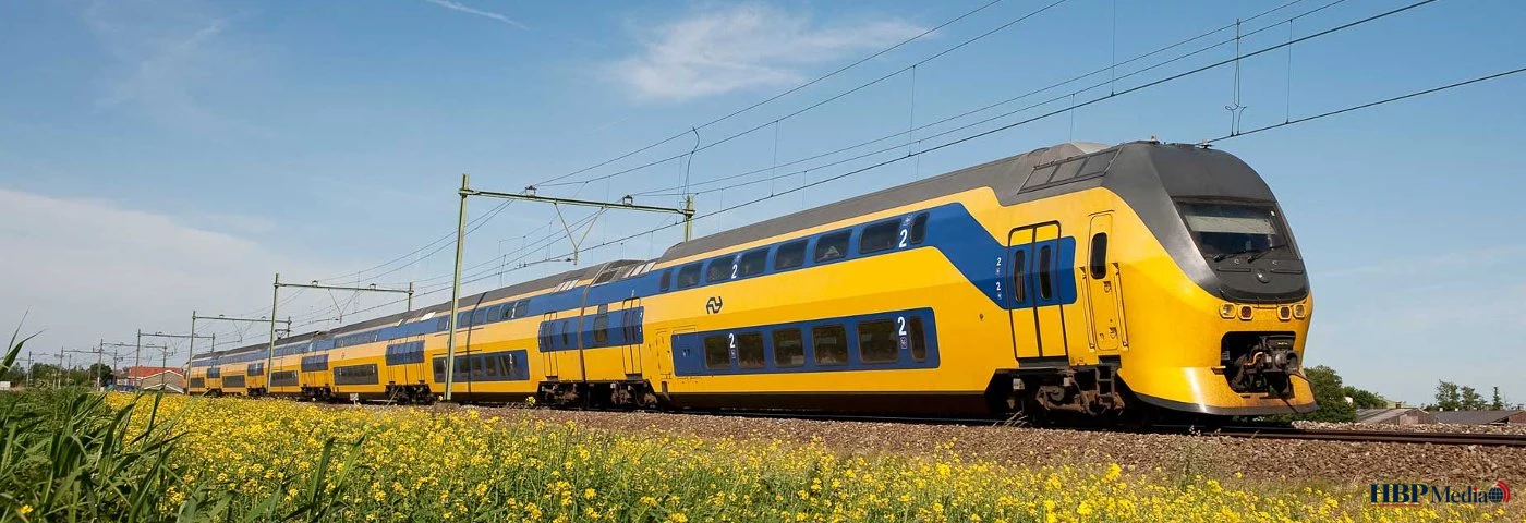 Trein op station tijdens daluren voor Nederland Dal Vrij Trein