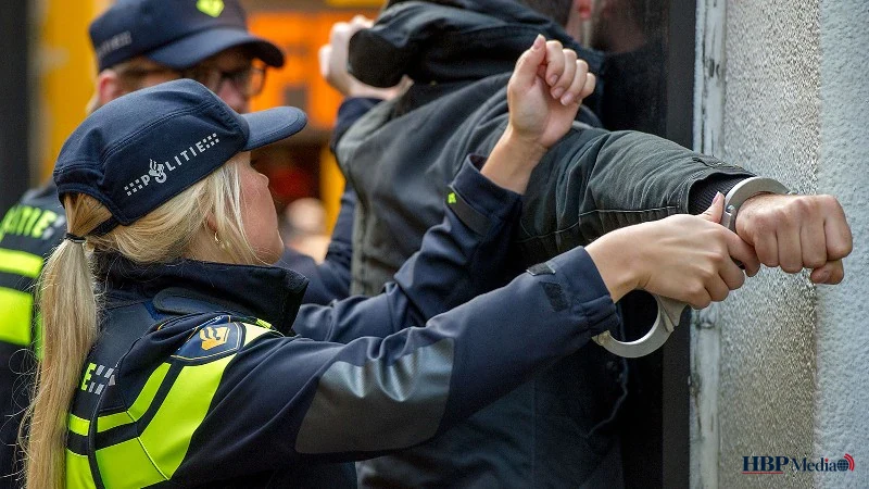 Politie onderzoekt opruiende berichten rond demonstraties in Apeldoorn