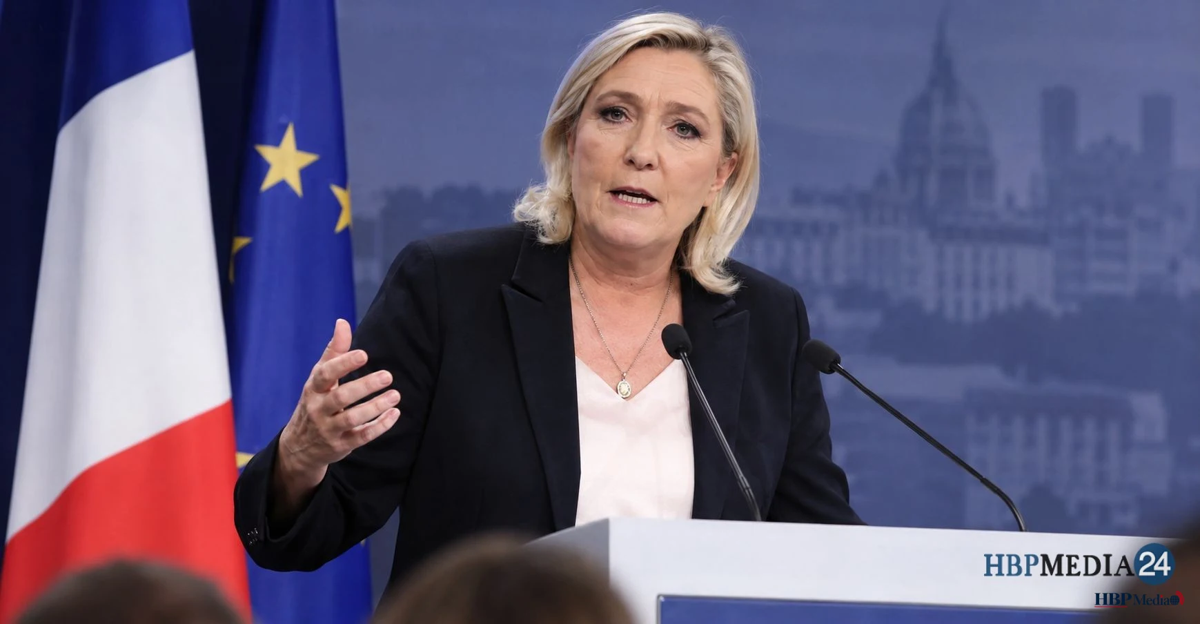 Frans politicus Marine Le Pen tijdens een publieke toespraak over het buitenlandbeleid.