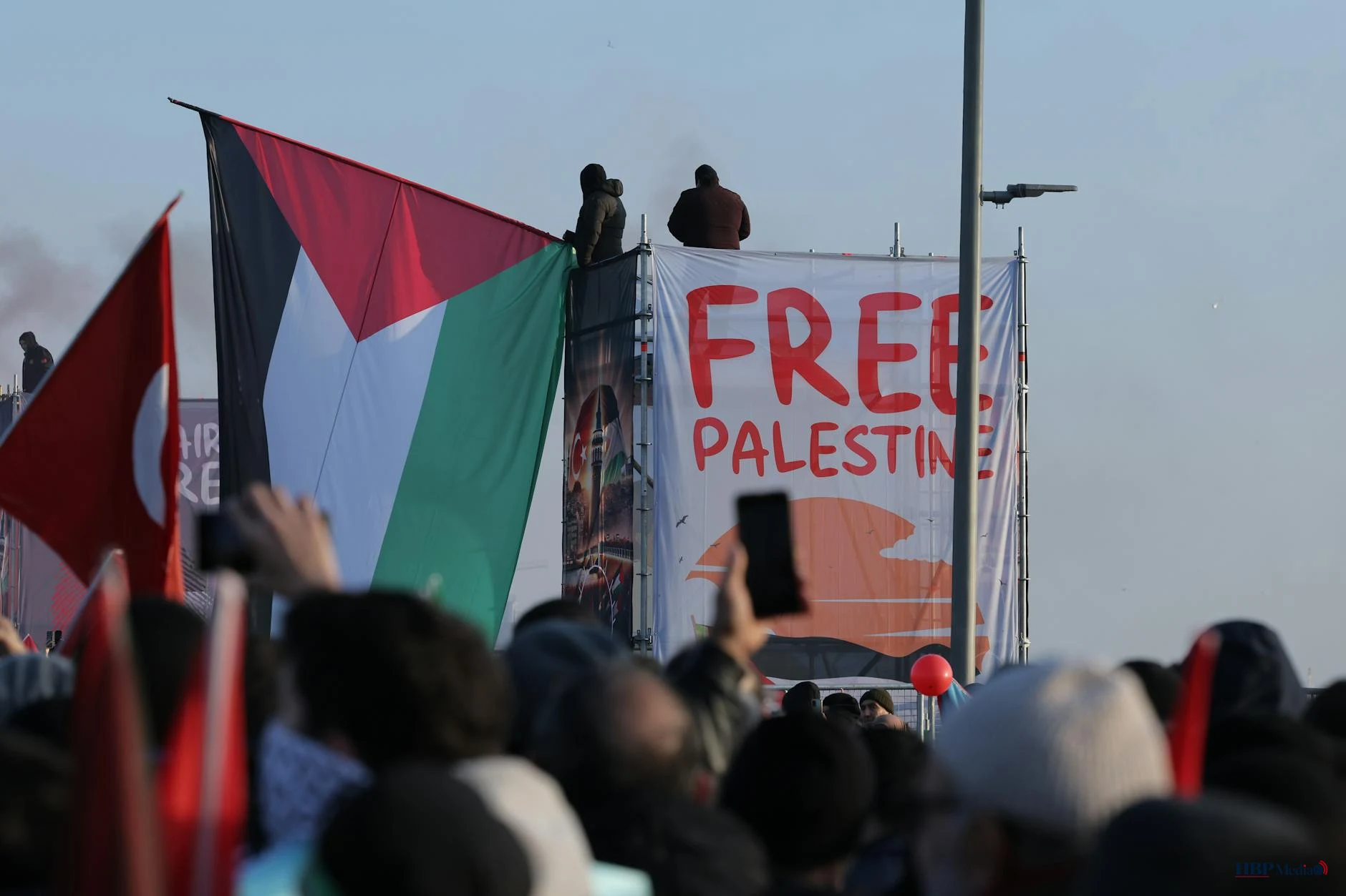 protest in istanbul advocating for palestinian freedom