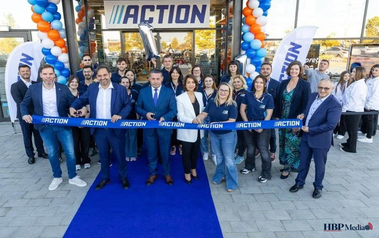 Ingang van de eerste Action-winkel in Kroatië in Sesvete bij Zagreb op de openingsdag