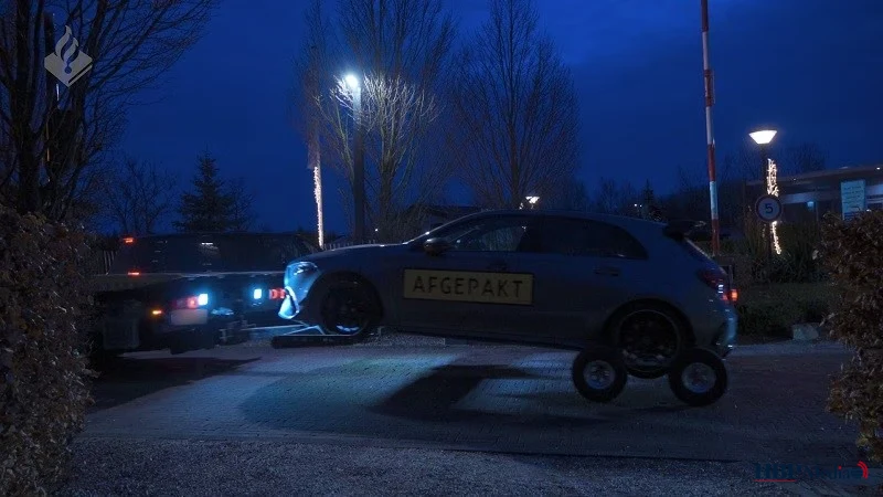 In beslag genomen luxe goederen zoals een Mercedes, Rolex-horloges en keukenapparatuur bij witwasonderzoek.