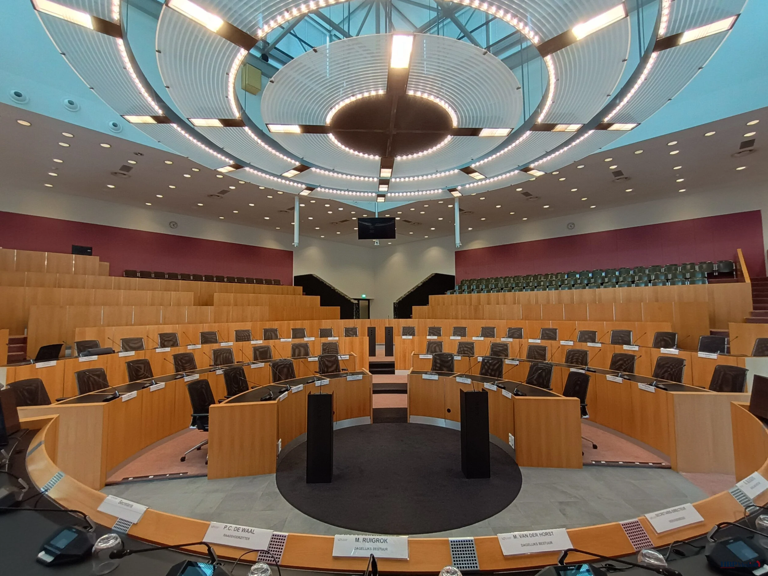 Amsterdamse gemeenteraad debatteert over een mogelijk referendum over een boycot van Israël