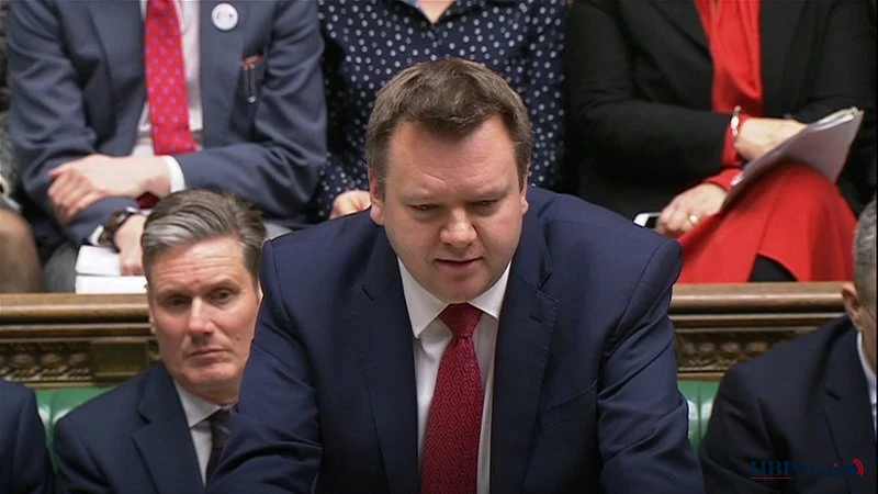Nick Thomas-Symonds, de Britse minister belast met EU-betrekkingen, tijdens een overleg over de Brexit-reset.