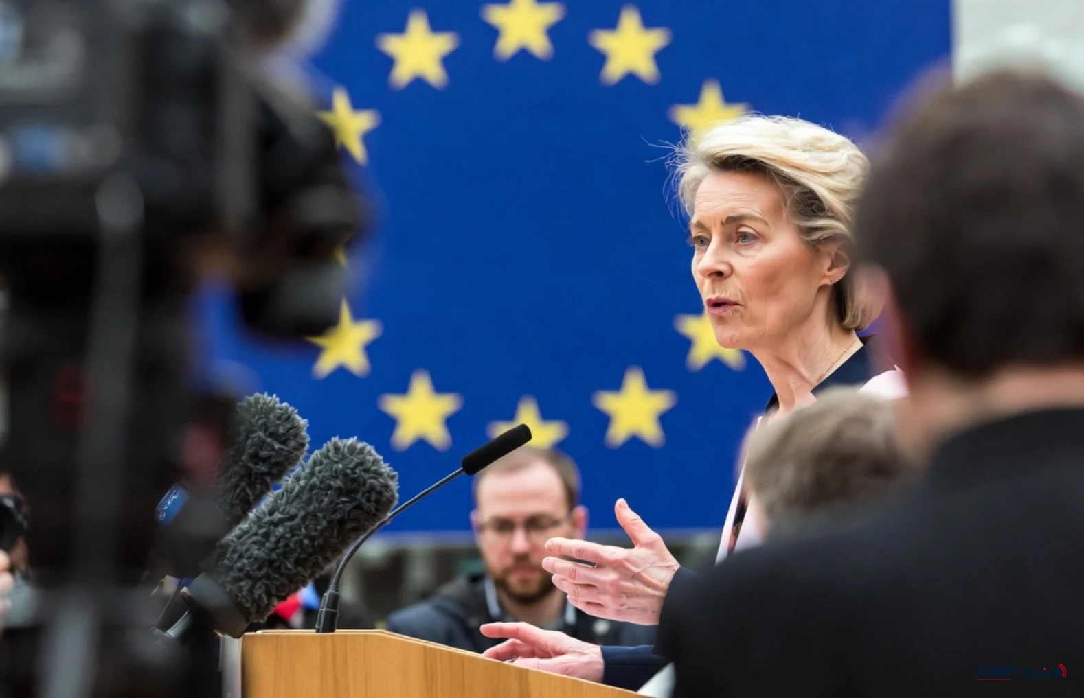 Ursula von der Leyen tijdens een officiële persverklaring in Brussel
