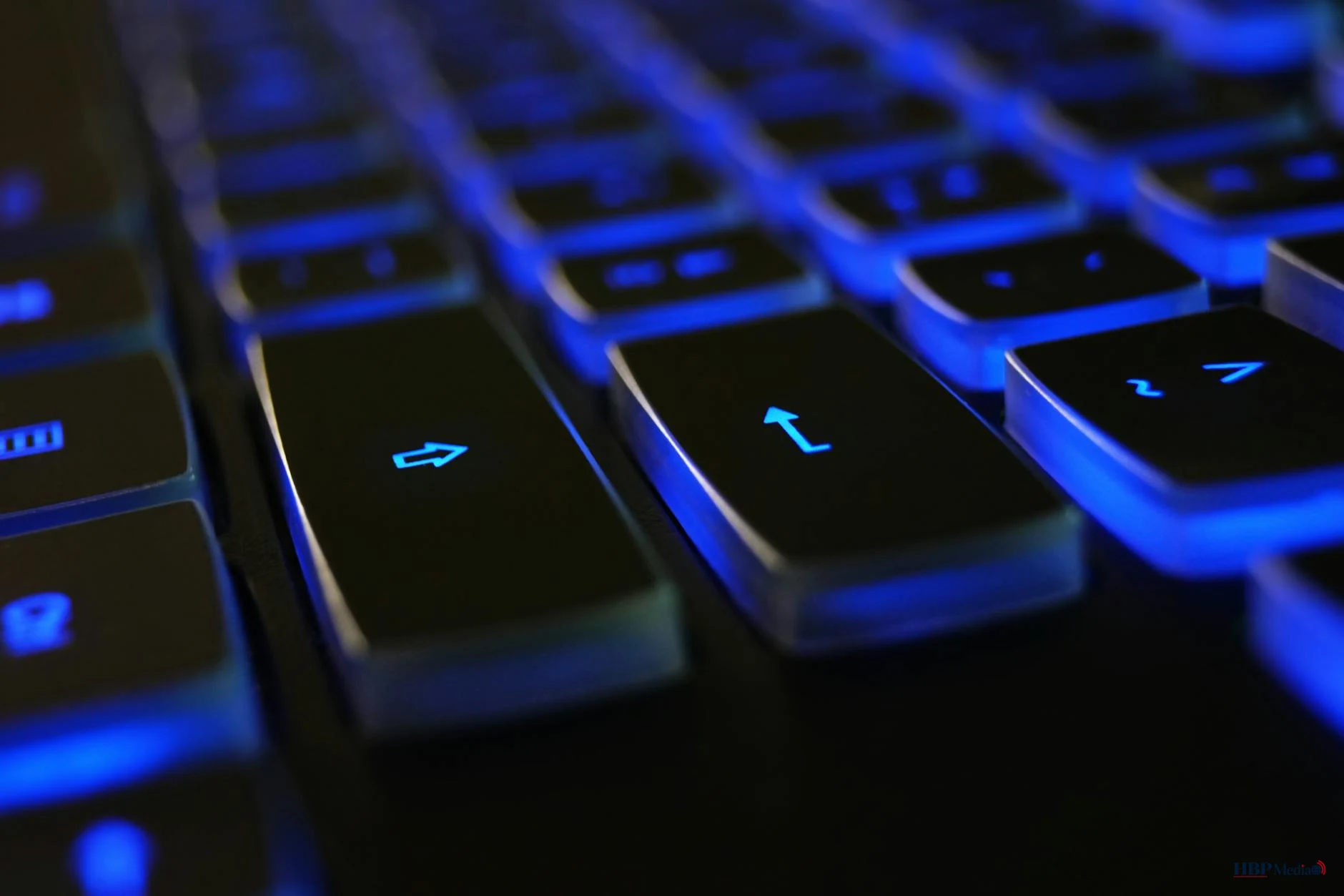 Illustratie van cybercriminaliteit en gelekte persoonsgegevens op het Darkweb