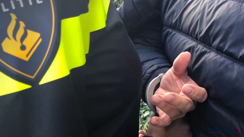 De politie heeft maandag een minderjarige jongen uit Sittard aangehouden in terrorisme-onderzoek