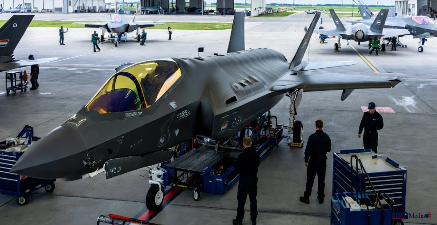 Militair materieel van Defensie tijdens onderhoud en inzetvoorbereiding