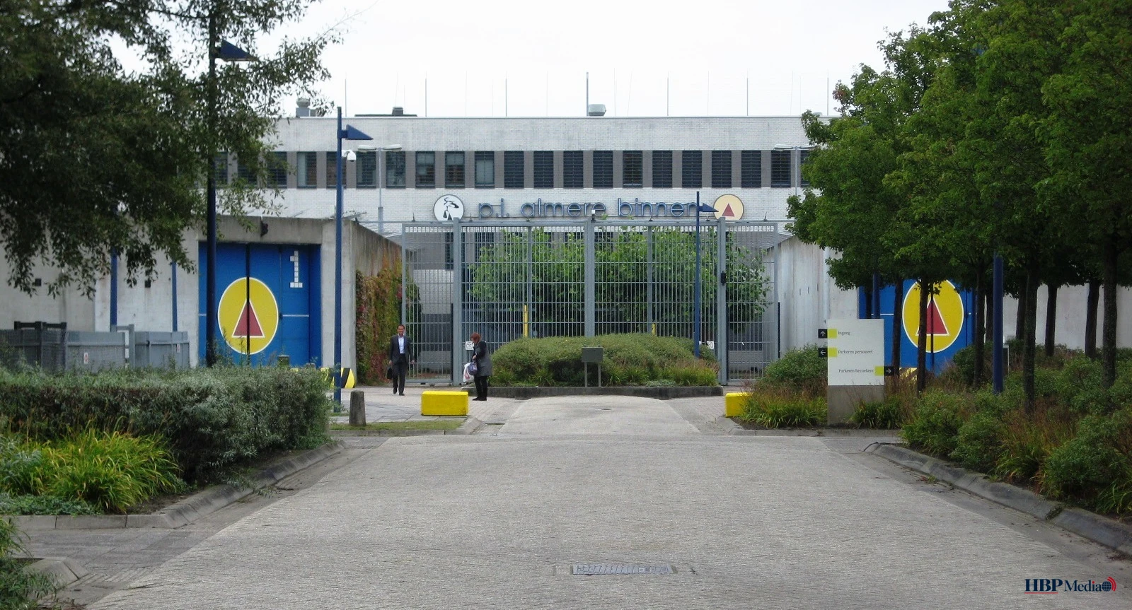 Gevangeniscomplex in Almere dat heropend wordt vanwege het landelijke cellentekort.