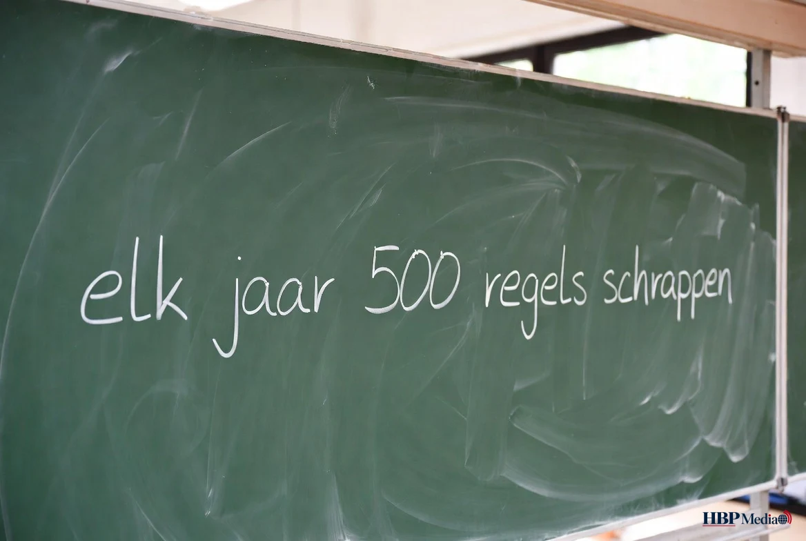 Ambtenaren werken aan eenvoudiger regels en betere digitale dienstverlening