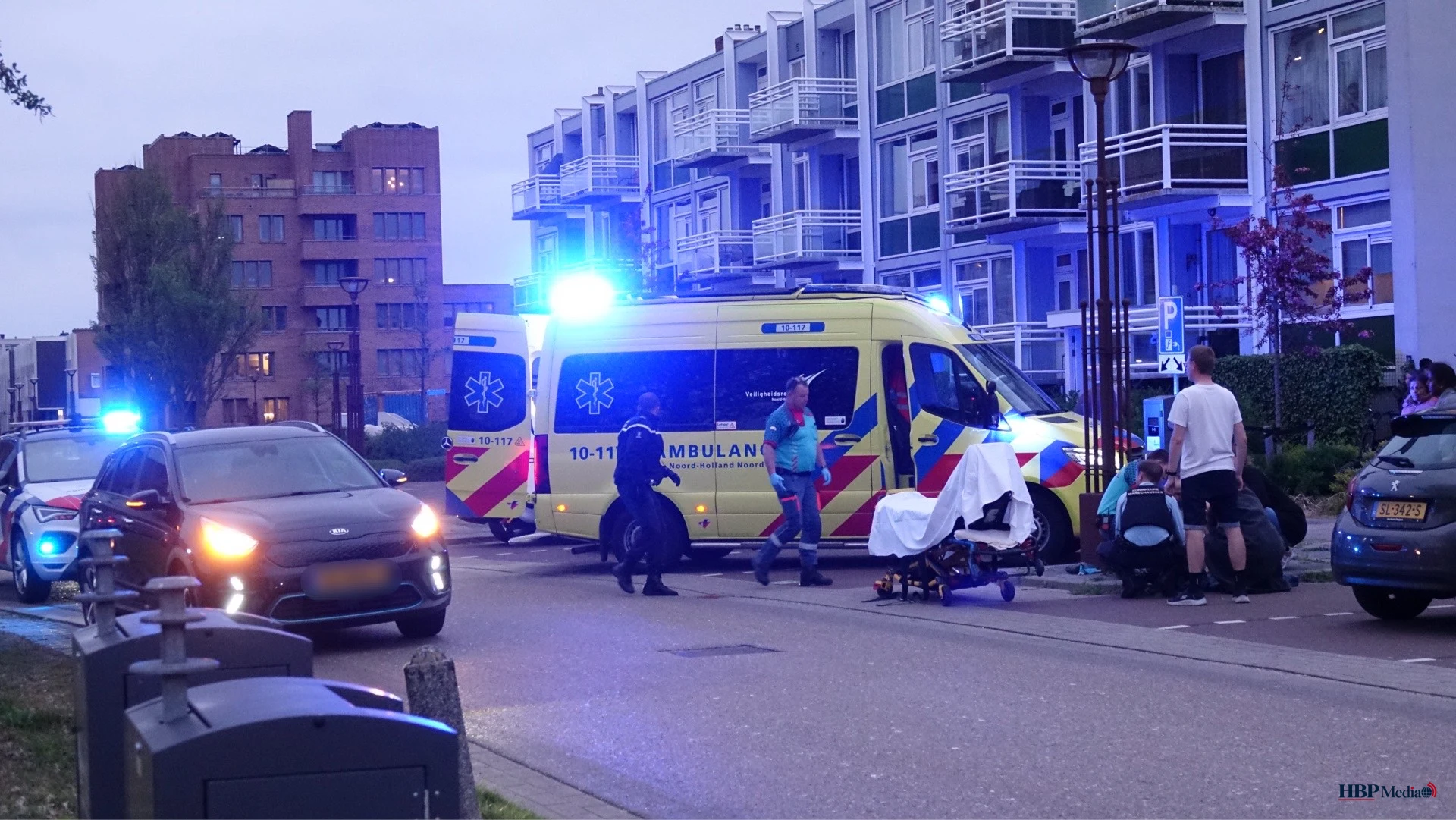 Politie en hulpdiensten bij steekincidenten in Den Helder