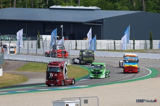 Racetrucks in actie tijdens openingsweekend TGP-Meisterschaft op de Hockenheimring.