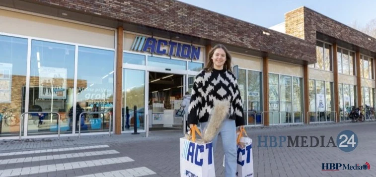 Klanten winkelen bij een Action-filiaal met goedkope huishoudelijke en seizoensproducten