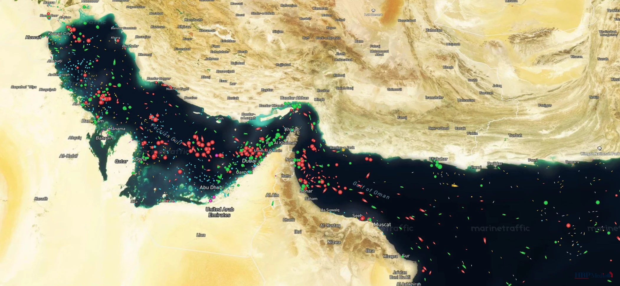 Kaart van de Straat van Hormuz die de strategische ligging tussen Oman en Iran toont.