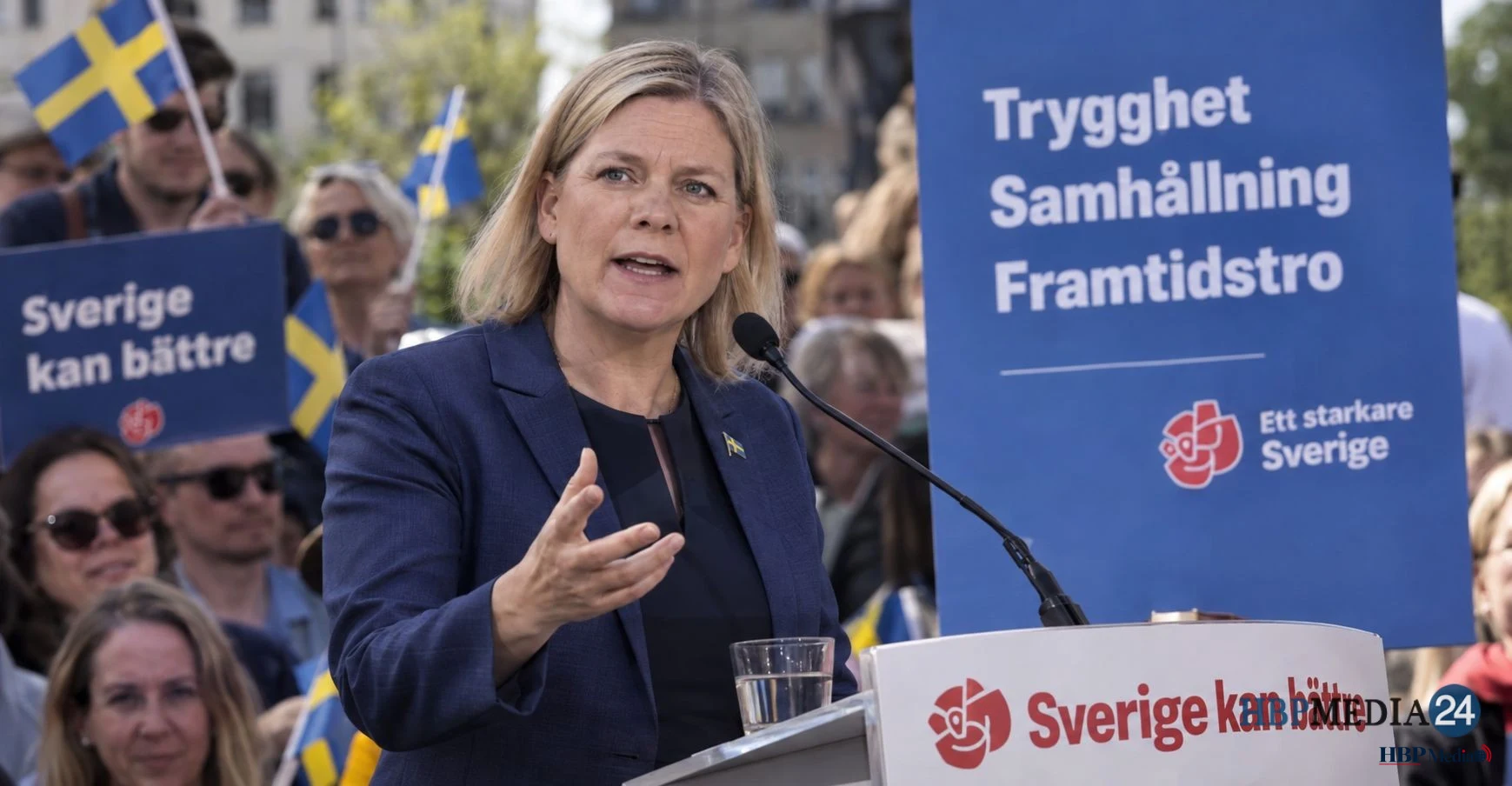 De Zweedse premier Magdalena Andersson tijdens een verkiezingscampagne.