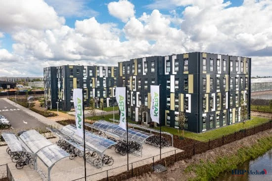 Arbeidsmigrantenhuisvesting aan de rand van een bedrijventerrein