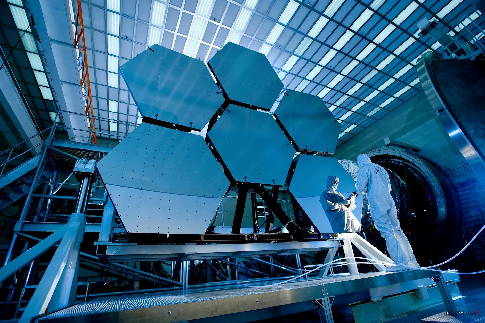 Onderzoeker werkt aan innovatieve technologie in Nederlands lab