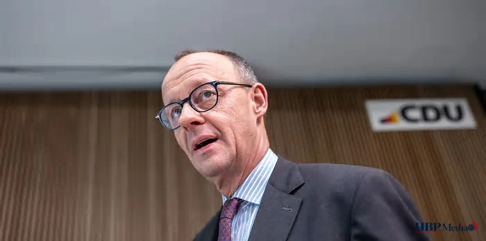 Friedrich Merz spreekt jongeren toe tijdens bijeenkomst in Würzburg