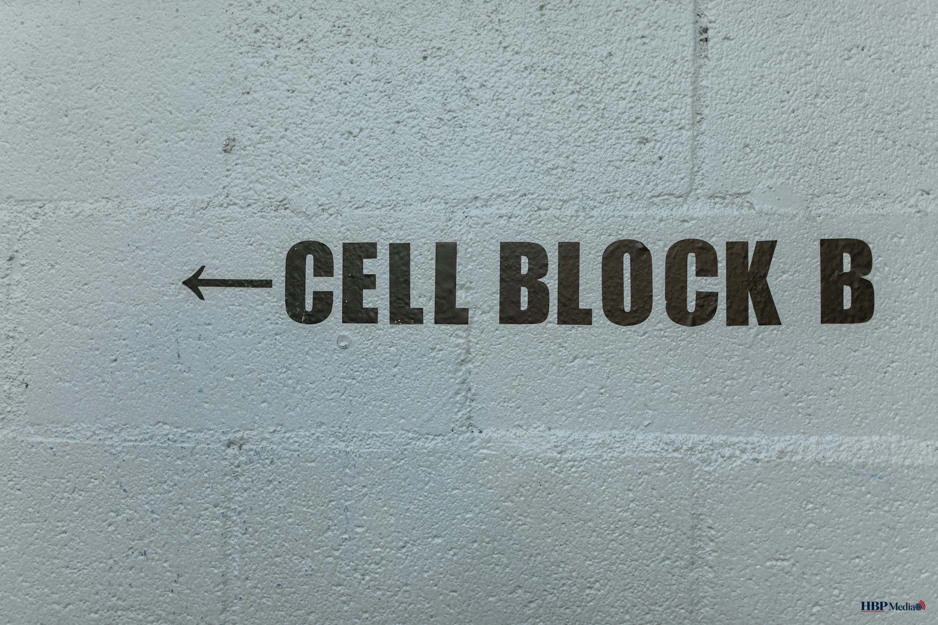directional text on a wall