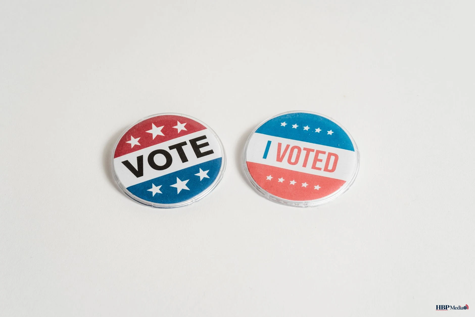 round pin back buttons