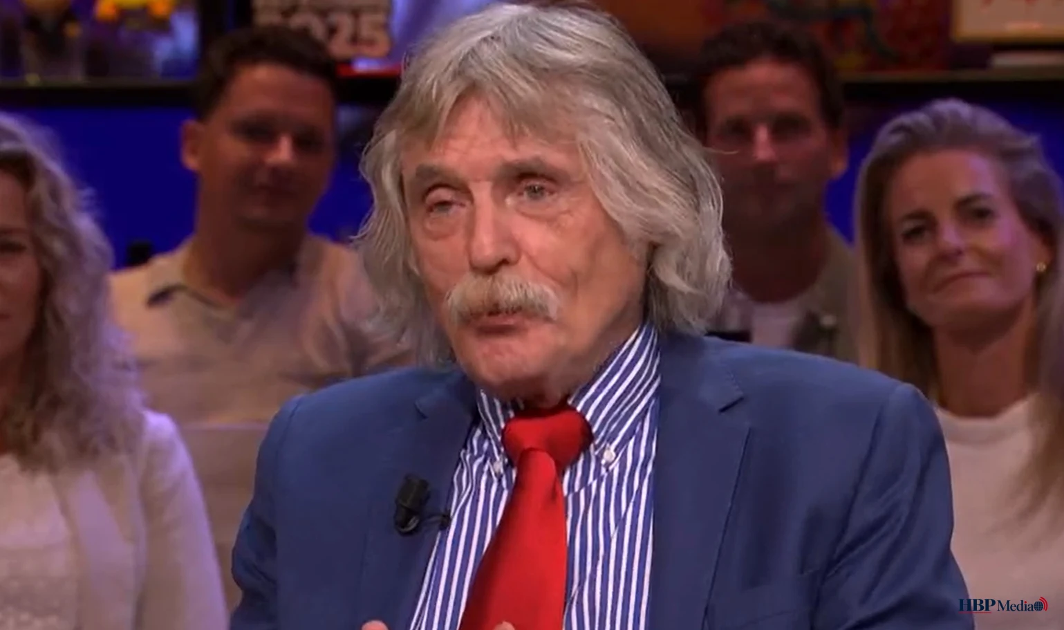 DENK doet aangifte tegen Johan Derksen na uitspraak over doorsnijden keel