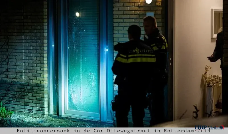 Politieonderzoek in de Cor Ditewegstraat in Rotterdam-Zuid na twee explosies bij een woning.
