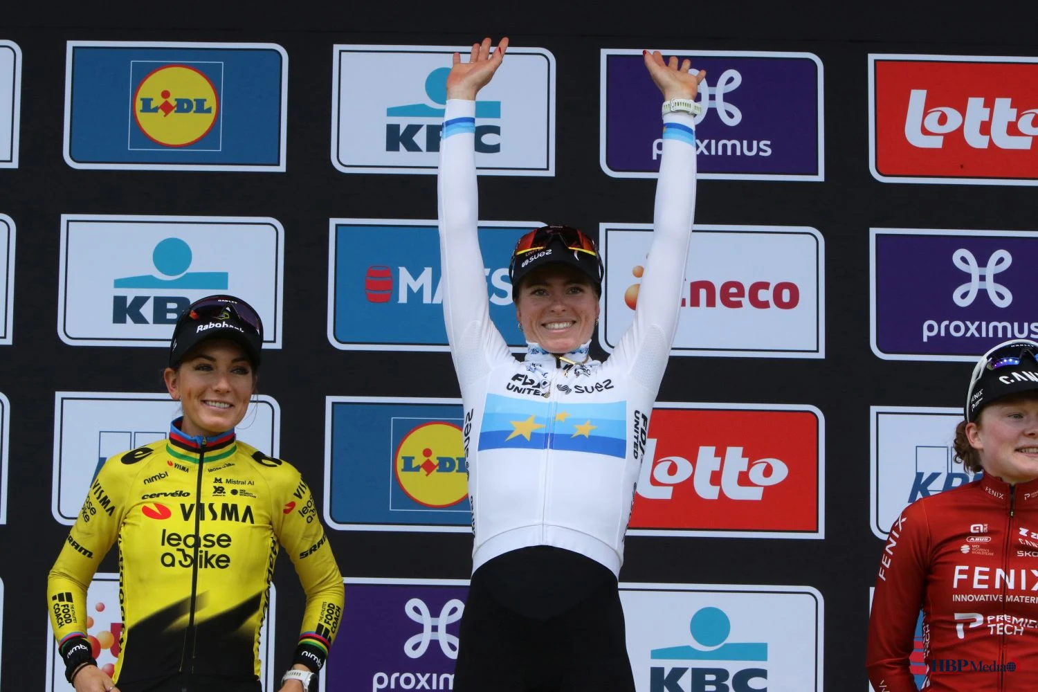 Demi Vollering rijdt solo naar de finish in de Ronde van Vlaanderen voor vrouwen
