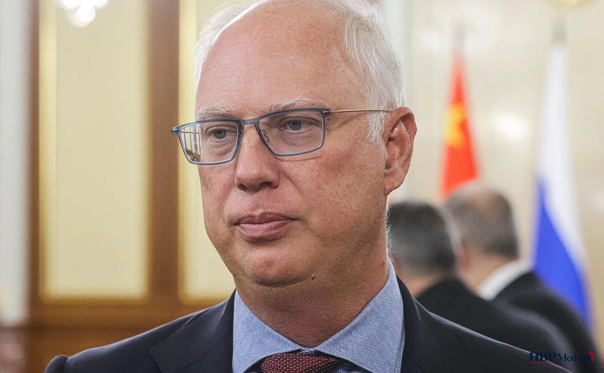 Kremlin in Moskou bij avondlicht tijdens diplomatieke spanningen