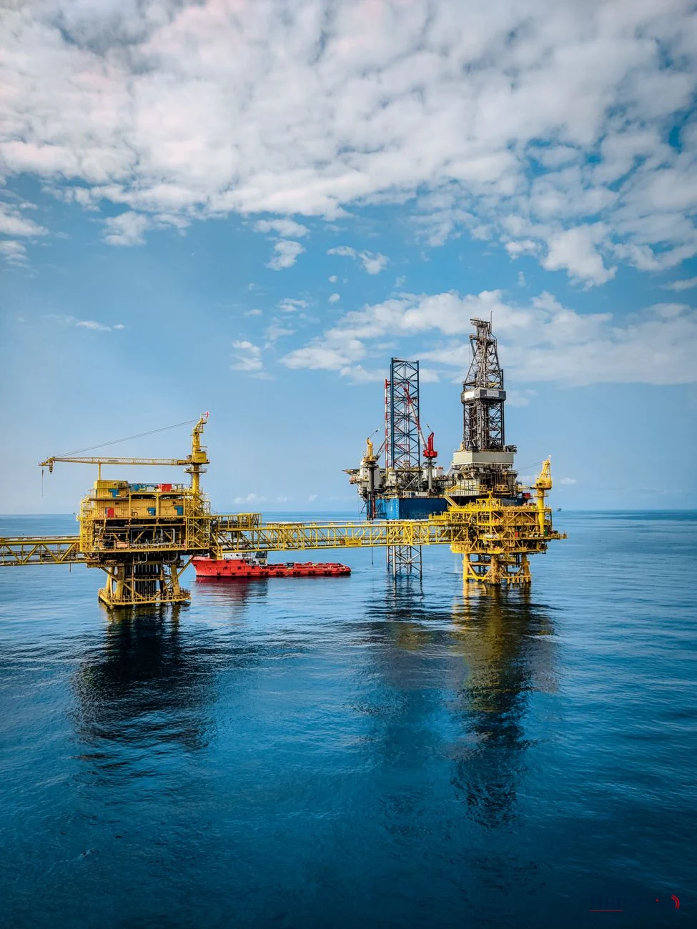 picture of an oil rig