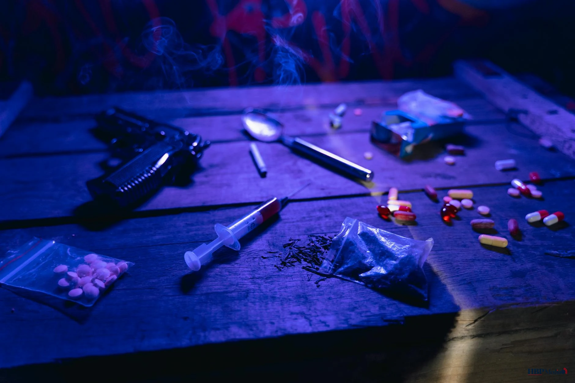 Rechtbank Noord-Holland veroordeelt verdachte tot zes jaar cel voor cocaïne-invoer via Schiphol en wapenhandel