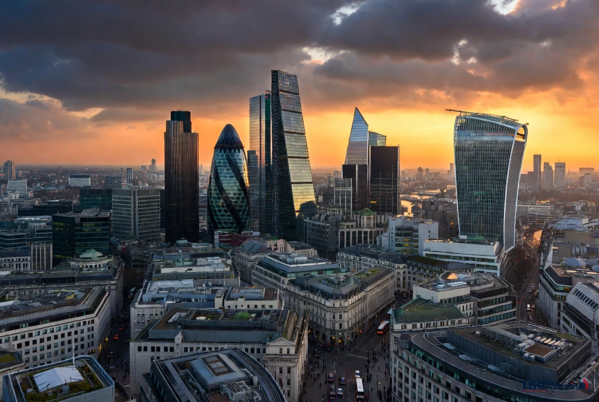 Medewerkers in de Britse financiële sector werken met AI-systemen