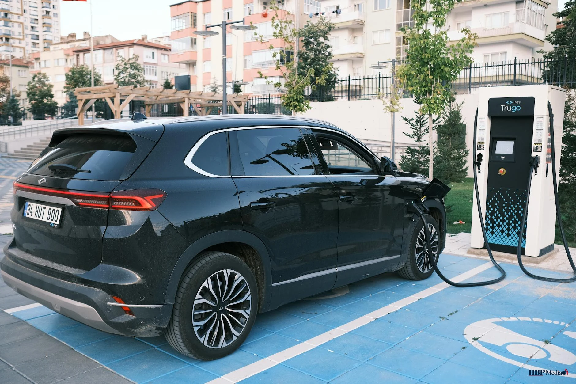 Chinese elektrische auto op een Noord-Amerikaanse weggrensovergang
