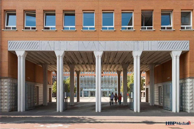 Kippenstal in Venray waar dodelijk bedrijfsongeval met een verreiker plaatsvond.