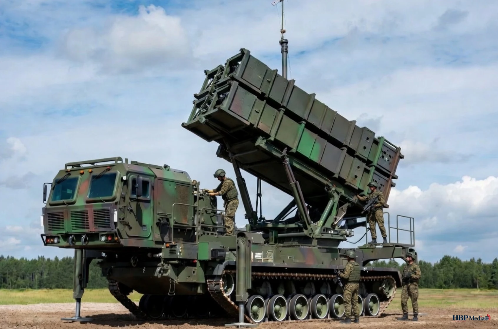Europese militairen bij een raketsysteem tijdens een oefening voor langeafstandsverdediging.