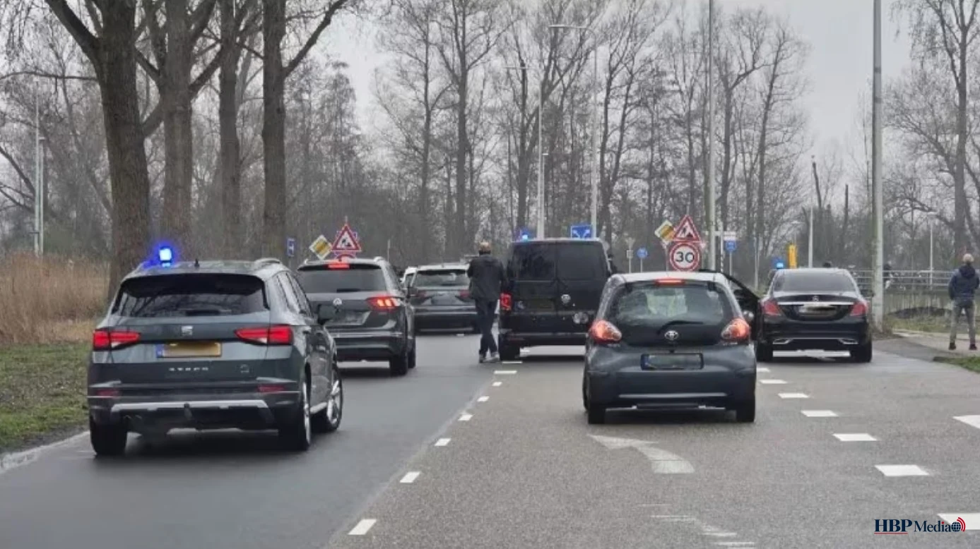 Agenten houden een 63-jarige voortvluchtige aan in Amsterdam na opsporing door FASTNL en DSI
