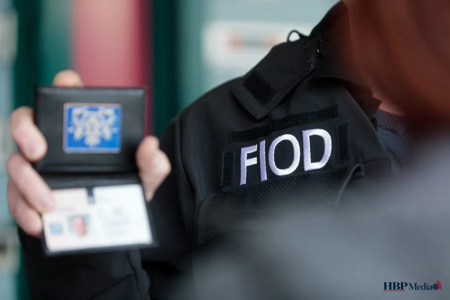 FIOD doet onderzoek naar belastingfraude bij woning van verdachte in Almere