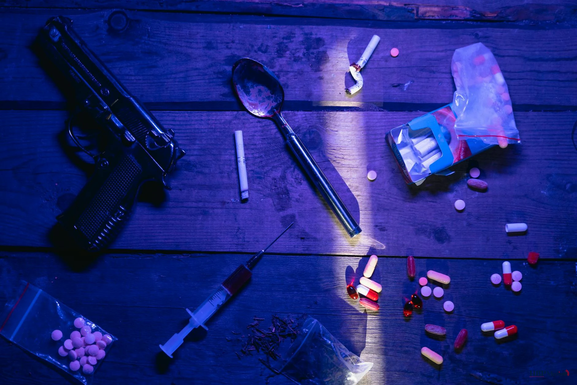 Grafiek met trends in drugsgebruik onder jongvolwassenen in Nederland, met cannabis, 3-MMC en ecstasy als meest gebruikte middelen.