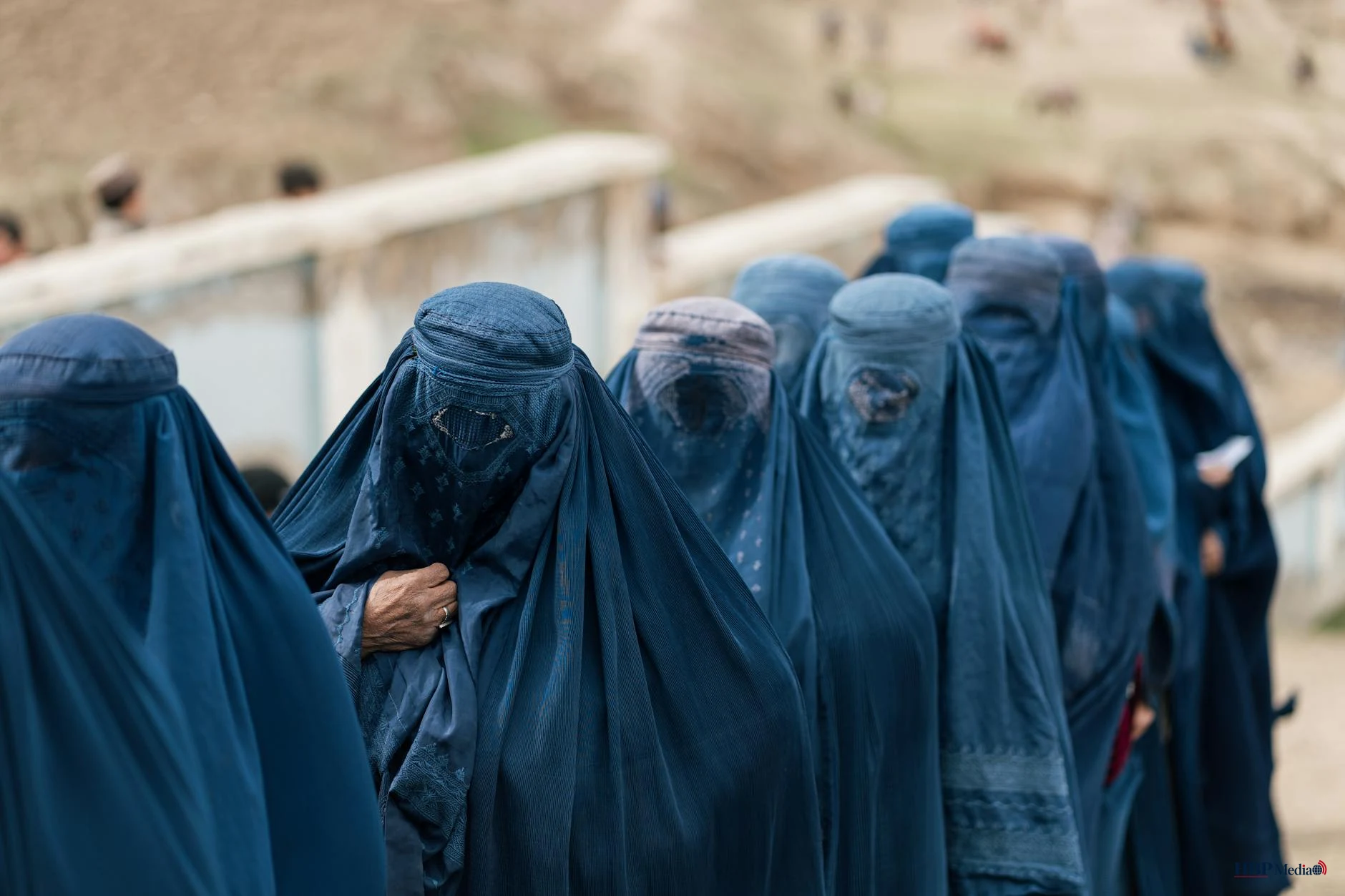 Afghaanse vrouw in onderdrukte situatie onder Taliban-regime