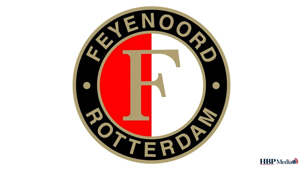 Robin van Persie langs de lijn als trainer van Feyenoord