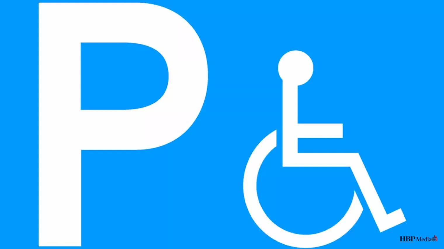 Een auto geparkeerd in een betaald parkeerzone in Hilversum zonder zichtbare parkeerschijf achter de voorruit