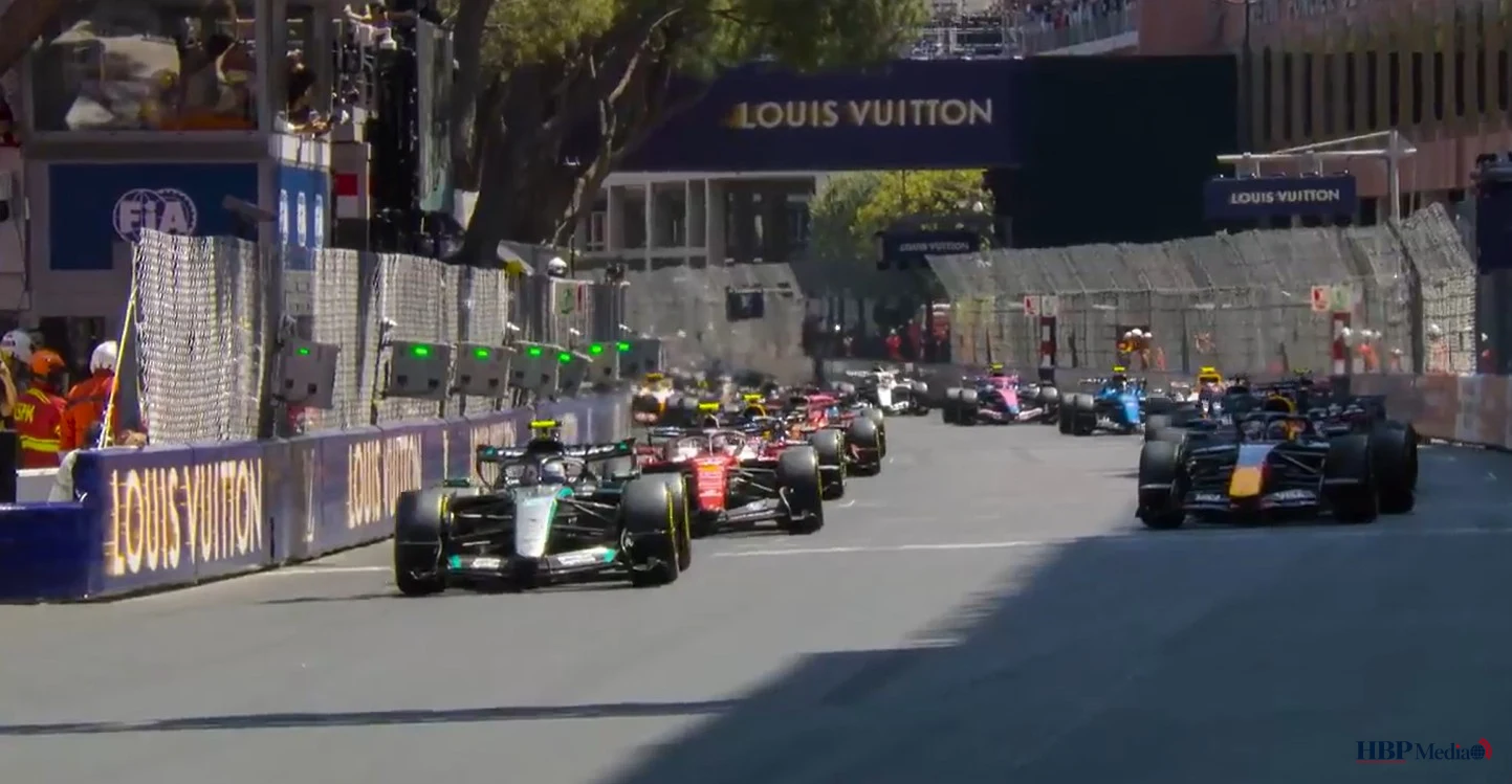 Kimi Antonelli rijdt aan kop tijdens de chaotische Grand Prix van Monaco