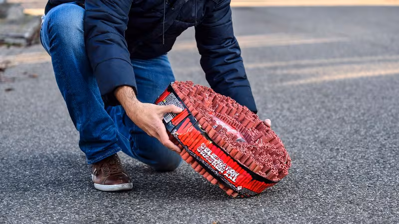 Bus met 1700 kilo illegaal vuurwerk in beslag genomen bij Babberich