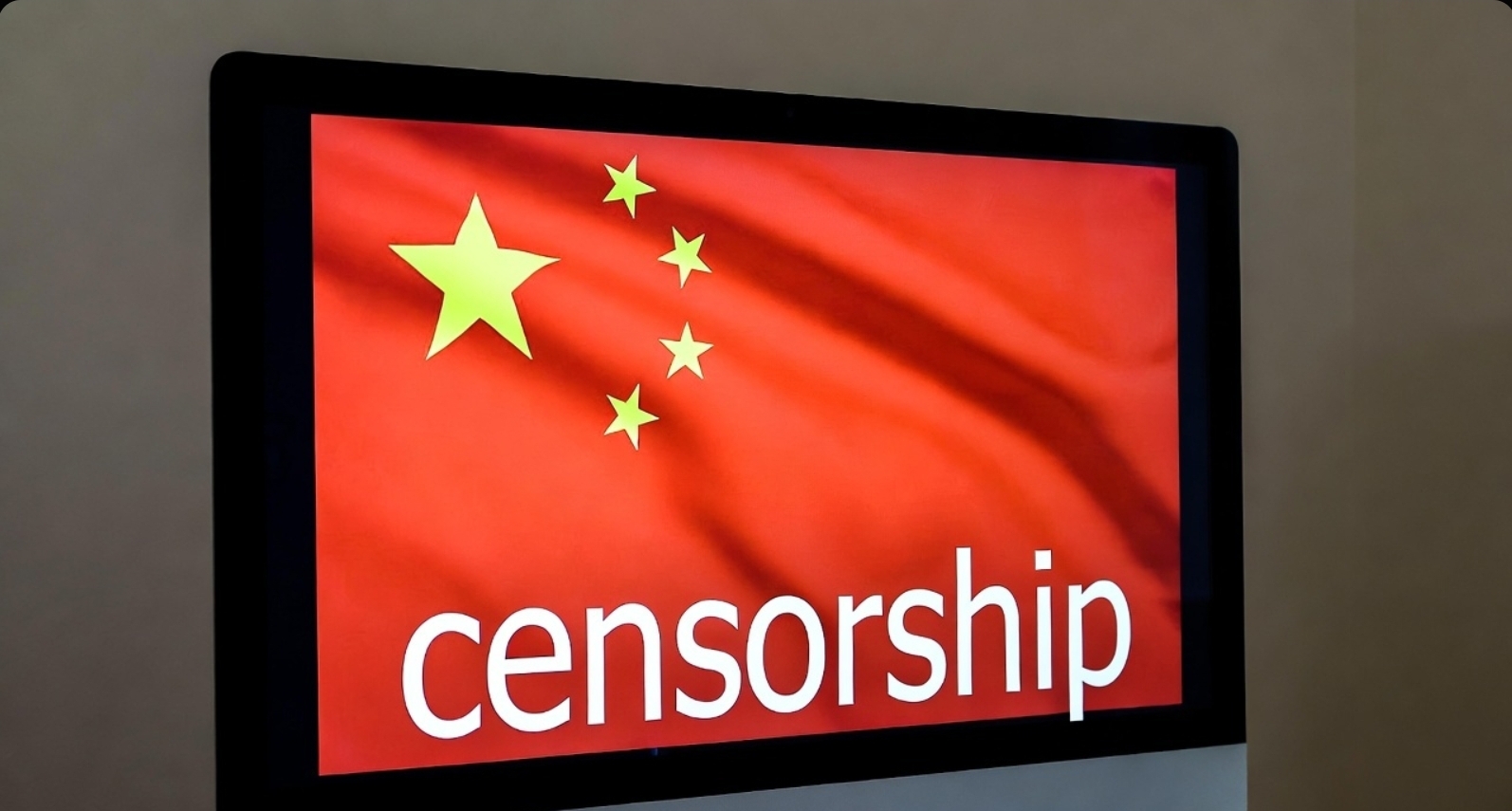 Chinese vlag voor computerscherm als symbool voor internetcensuur