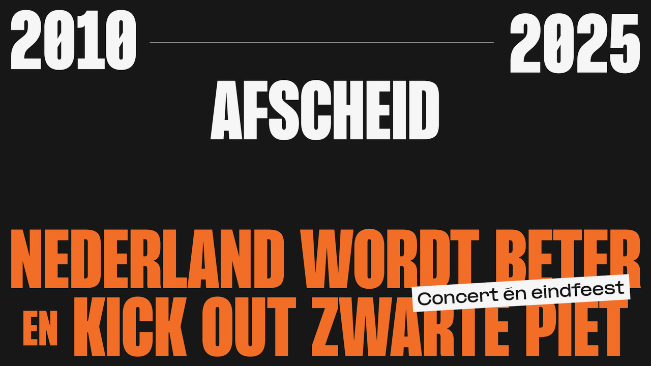 Jerry Afriyie spreekt op podium tijdens protest tegen Zwarte Piet.