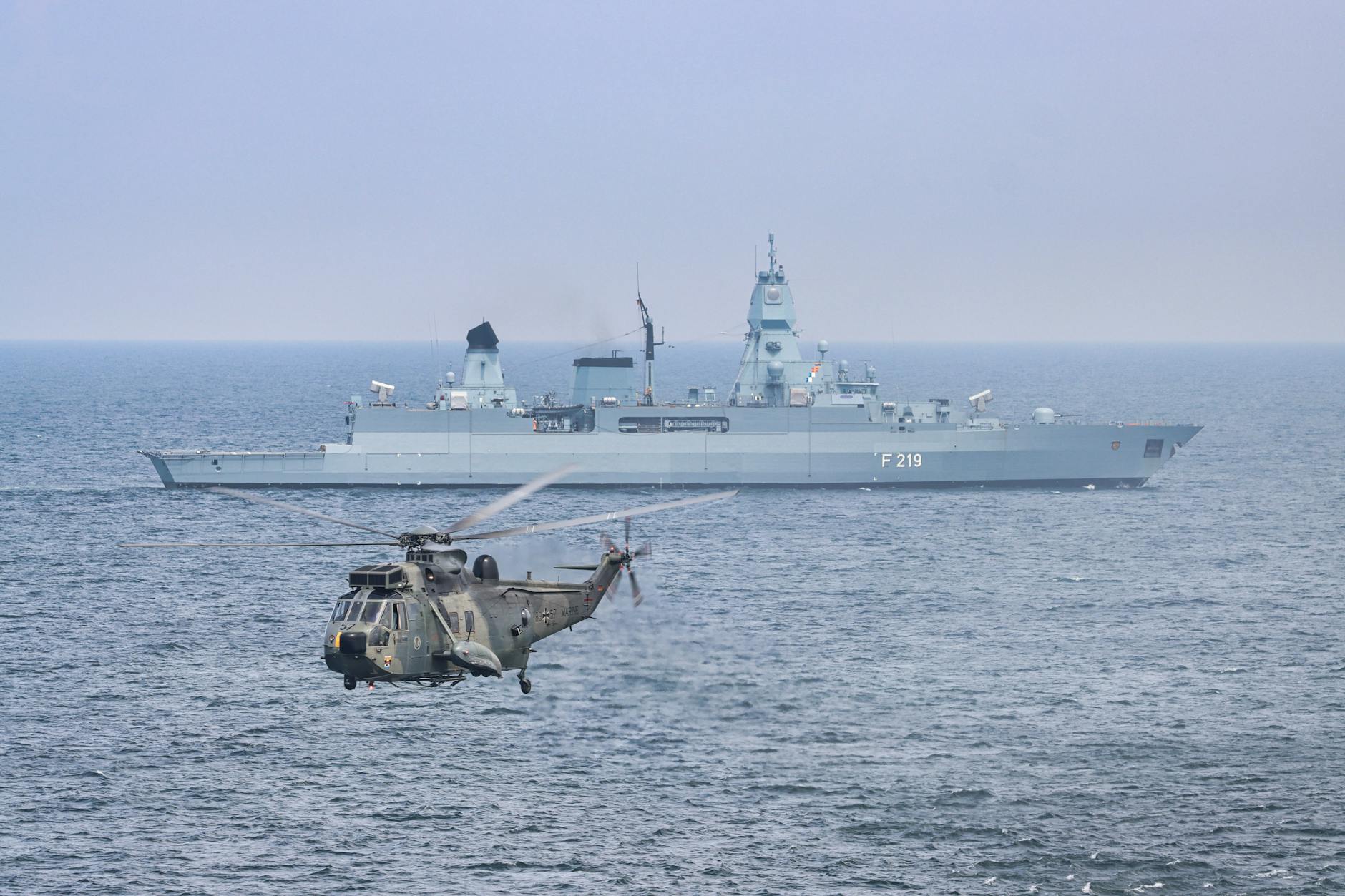 Trump bij NAVO-top terwijl Europese leiders bezorgd toekijken