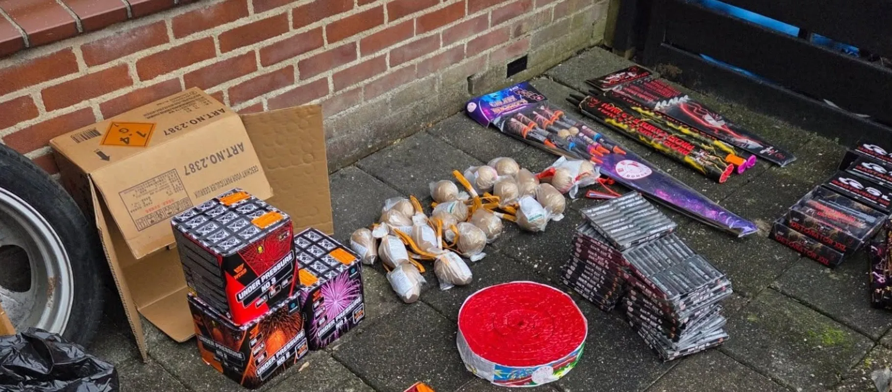Onderzoek naar juridische gevolgen en straffen bij bezit van illegaal zwaar vuurwerk in Nederland