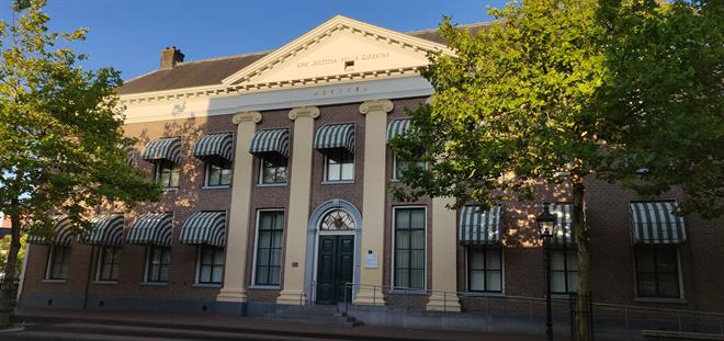 Rechtbank Assen veroordeelt 54-jarige man tot 42 maanaden cel voor verkrachting en online seksueel misbruik.