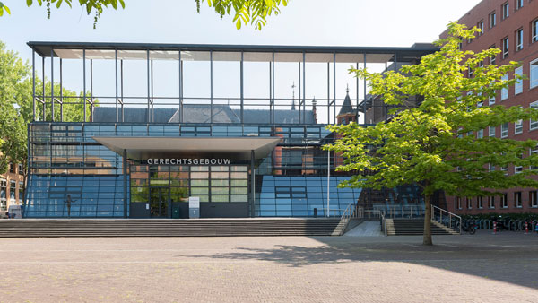 Gebouw van de Rechtbank Midden-Nederland in Utrecht, waar het vonnis over het snorfietsongeval werd uitgesproken.